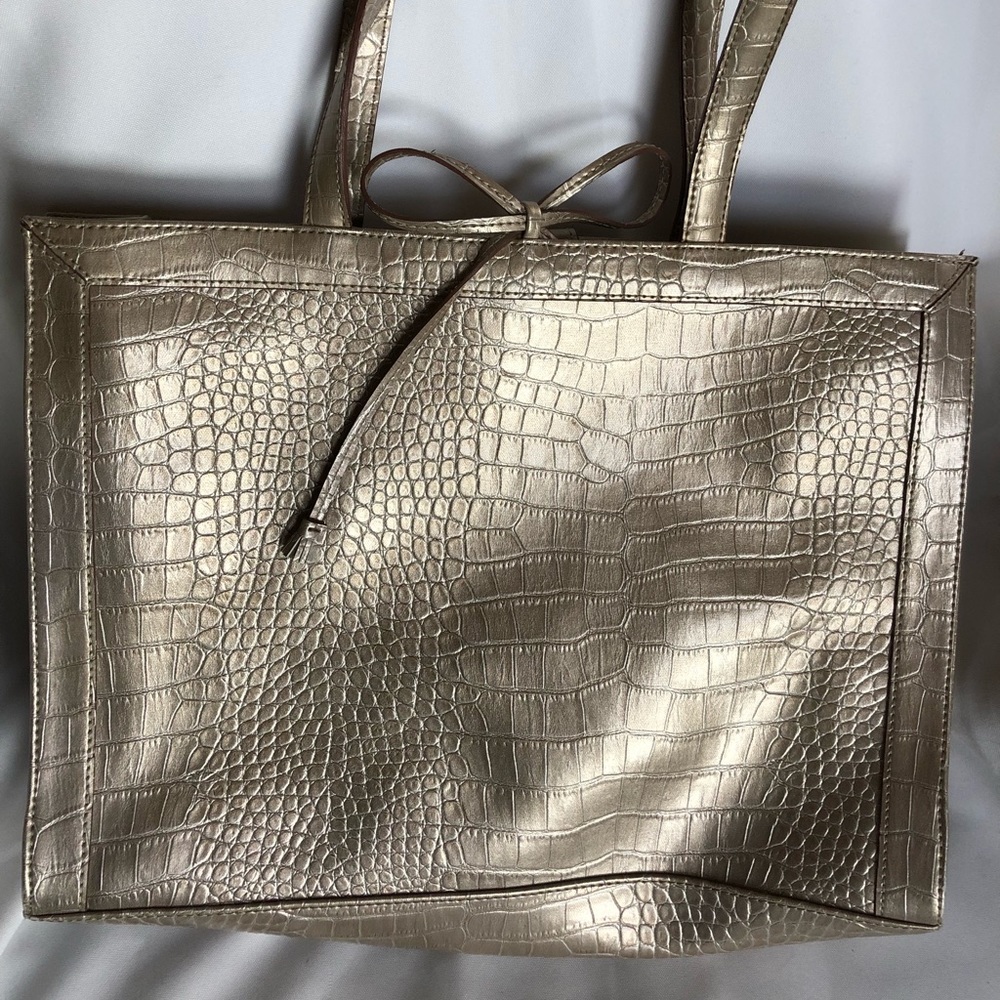 Liz Claiborne Large Gold Faux Alligator Tote NWOT